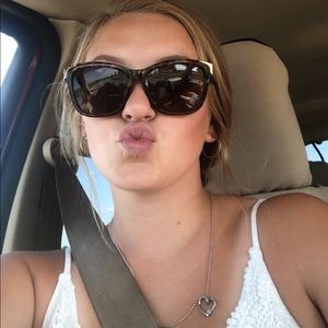 Meet your Posher, Tayler